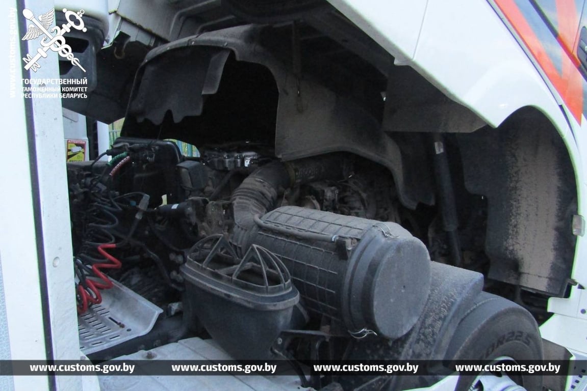 Белорус вез через границу в тайнике крупную партию нижнего белья