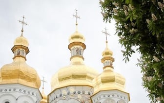 Закон о запрете канонической православной церкви приняли в Украине