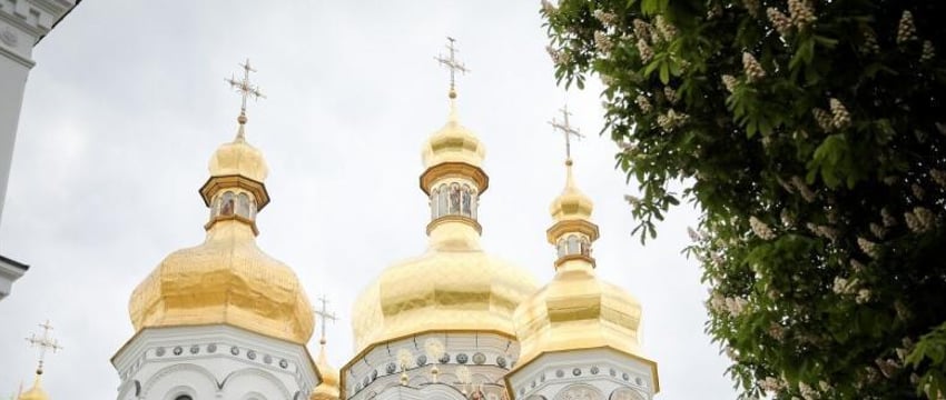 Закон о запрете канонической православной церкви приняли в Украине