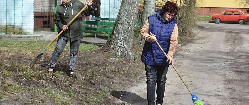 В Гомеле соседи организовали субботник у дома