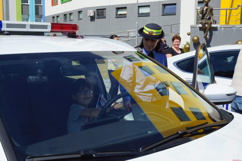 В Бресте «Зайка» и «Лев» посетили ребят в детской областной больнице