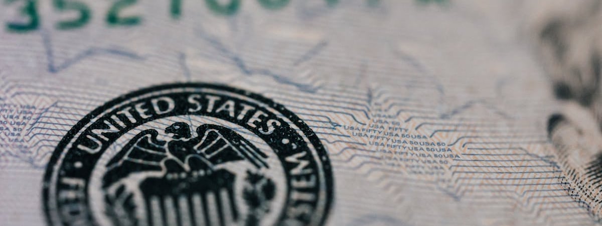 Депортированные из США индийские мигранты 40 часов полета находились в кандалах