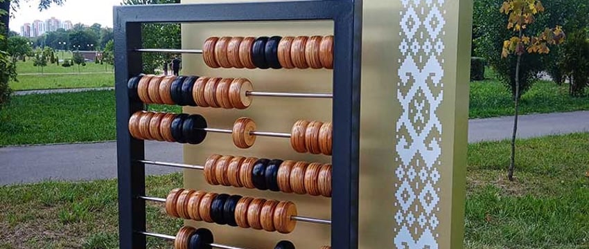 В Подниколье появился памятник… счетам