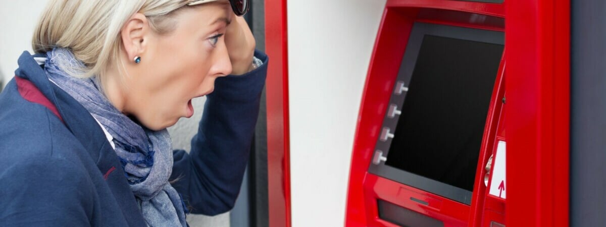 В Минске обнаружили банкоматы, работающие «наоборот». Это как?