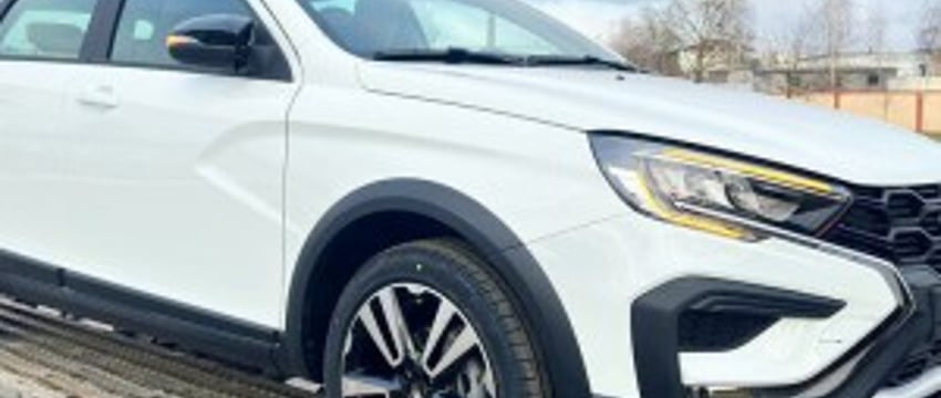 «Ровно год висит в продаже». Сколько хотят выручить белорусы за 5-летние BMW, Peugeot и Lada Vesta