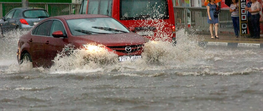 Гроза, град, шторм и ливень обрушатся на Витебск этим вечером. Оранжевый уровень опасности