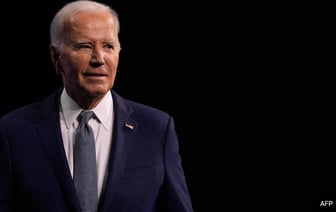 Президент США Байден возвращается в Белый дом после отрицательного результата теста на COVID