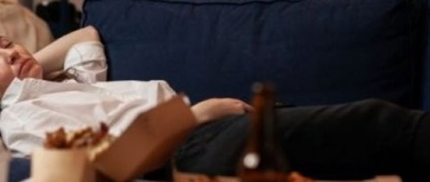 Врач объяснила, что происходит с организмом, когда человек постоянно ест на ночь