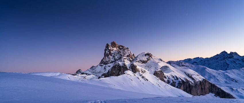 В Новополоцке выпал первый снег. Фото вечернего города