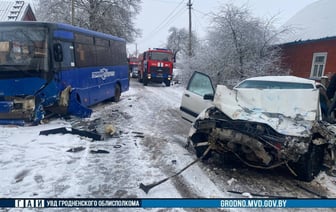 В Свислочском районе легковушка врезалась в автобус — есть погибшие