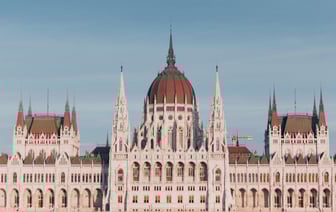 Премьер Венгрии попросил Зеленского «пойти немного другим путем». Как предложил организовать переговоры с Путиным? — Видео