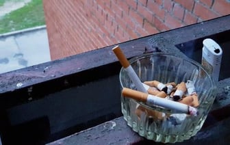 Можно ли курить в квартире - пояснили в МЧС