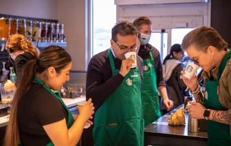 Генеральный директор Starbucks индийского происхождения, недавно уволенный, никогда не работал после шести вечера.