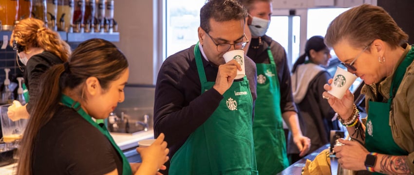Генеральный директор Starbucks индийского происхождения, недавно уволенный, никогда не работал после шести вечера.