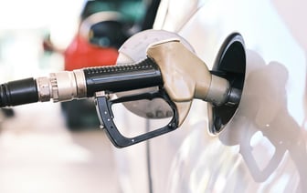 Цены на нефть эталонных марок днем в четверг ускорили снижение