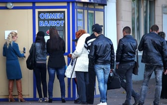 Доллар в Беларуси взлетел до максимума за 6 дней, а евро остался на месте. Что с валютой РФ и Китая?