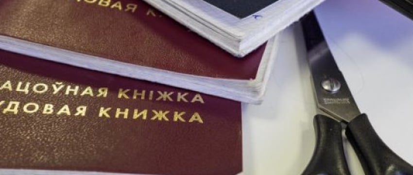 Белоруску уволили, потому что она не взяла больничный в воскресенье. Ситуацию прокомментировала компания