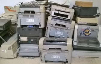 Белорус выпил вместо кофе краску для принтера и посинел