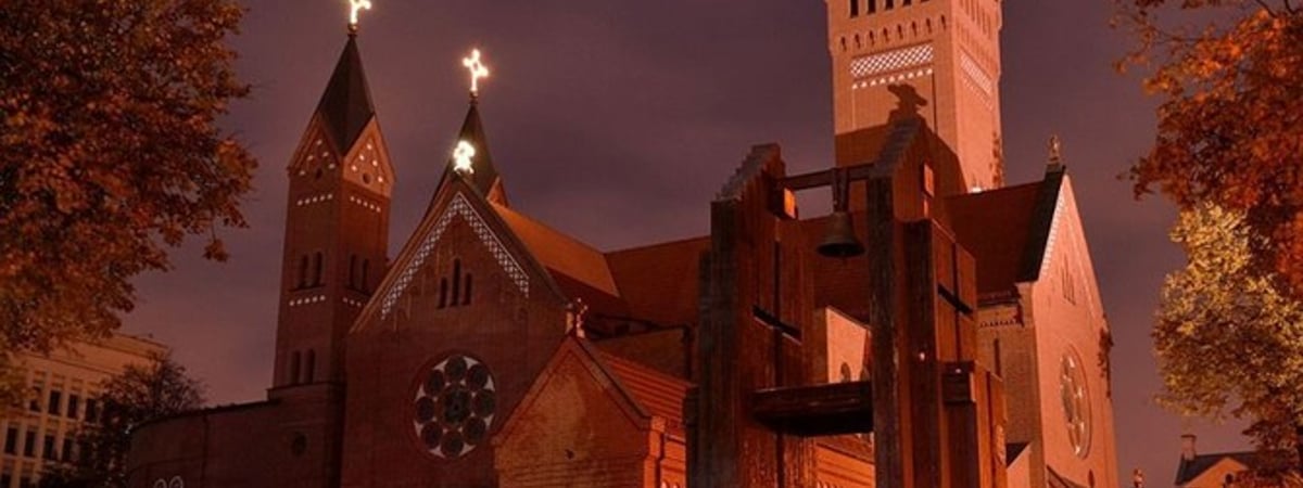 Власти Беларуси хотят от закрытого Красного костела 43 тысячи долларов