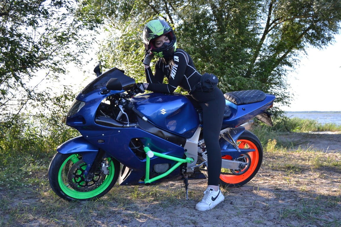 «Не изменю статус, пока не куплю спортбайк!» Жительница Брестской области о своей мечте — Suzuki GXS-R 600