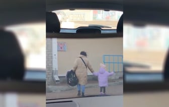 «Слышу, что-то шоркает» — Белорусский таксист поставил пассажирке «10 звезд из 5». За что пообещал не брать денег? — Видео