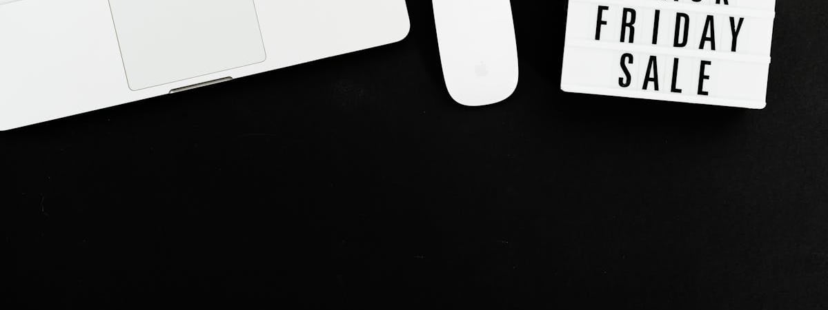 Цены на золото достигли трехнедельного максимума на фоне ослабления доллара