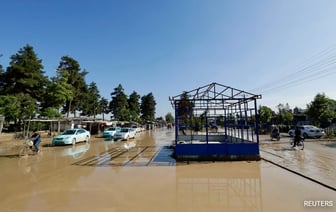 50 человек погибли, 2000 домов повреждены в результате сильных дождей, вызвавших наводнения в Афганистане.