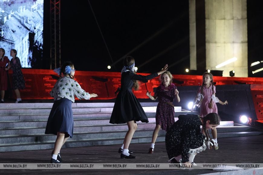 Около 20 тыс. человек стали участниками митинга-реквиема в Брестской крепости