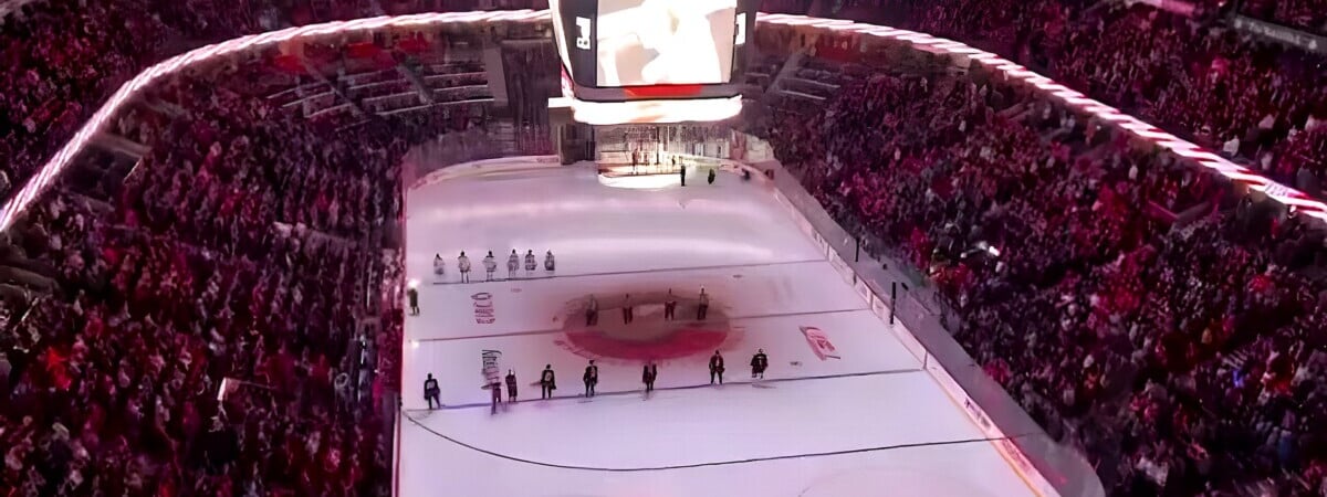 «За всю жизнь такого не видел» — На матче НХЛ в Канаде освистали национальный гимн США — Видео