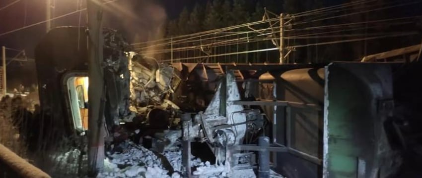 Пассажирский поезд столкнулся с грузовым в Мурманской области