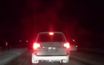 Водитель решил остановиться поговорить прямо на М1. Чем он был недоволен?