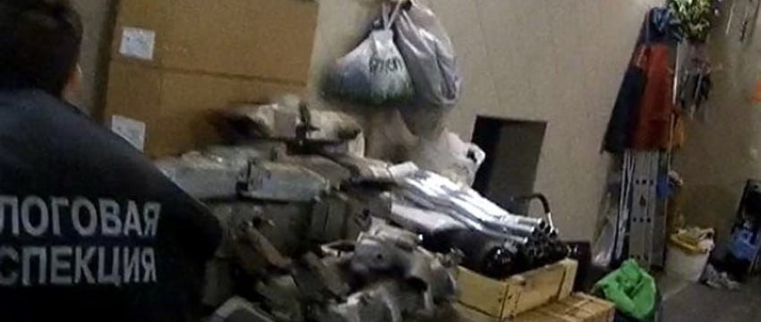 В гараже жителя Бреста налоговая нашла более 10 тысяч новых автозапчастей из России