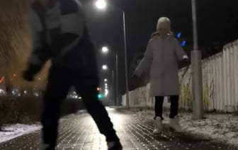 Жители Бобруйска катаются по тротуарам на коньках — видео