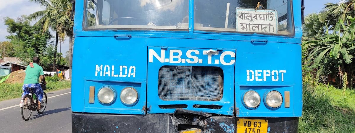 Авария в Санкт-Петербурге: автобус с пассажирами упал в реку