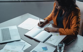 Силовики задержали директорку компании «Королева Трейд» и ее заместителя