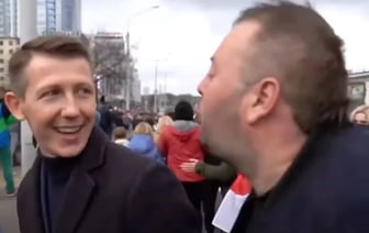 Знаете, кто на протестах плевал в лицо журналисту БТ? Платный агент милиции
