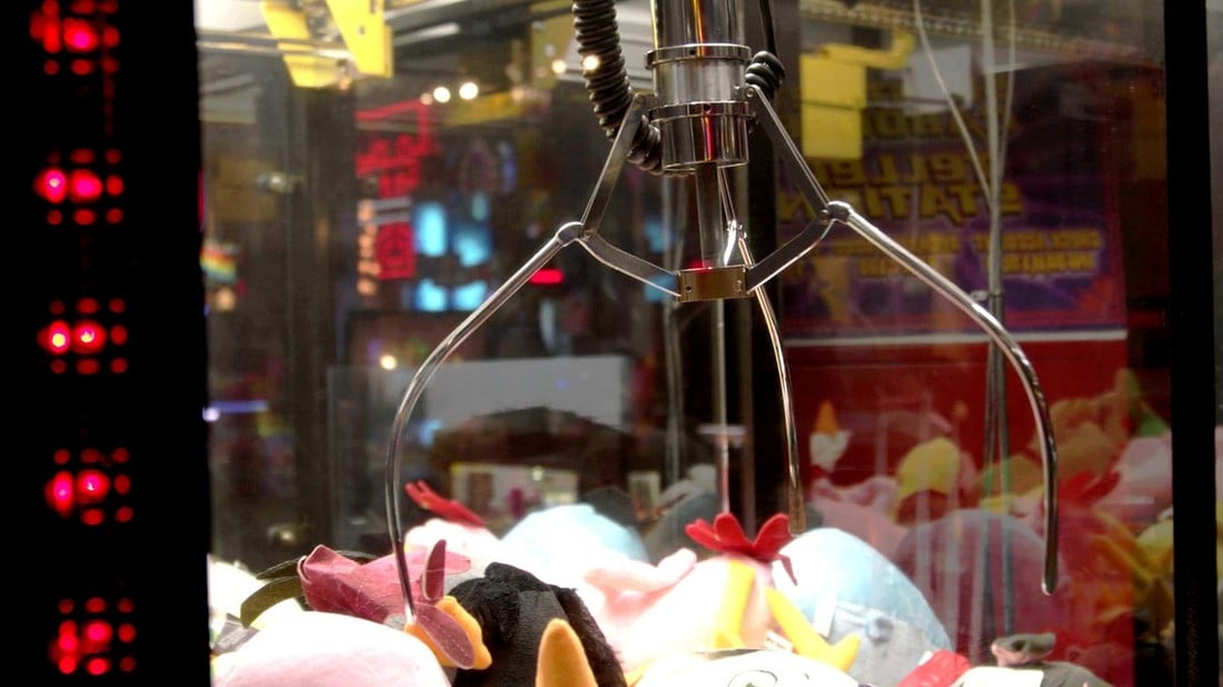 Белорус выиграл iPhone за 2 рубля, но все равно расстроился. История с призом из вендингового аппарата