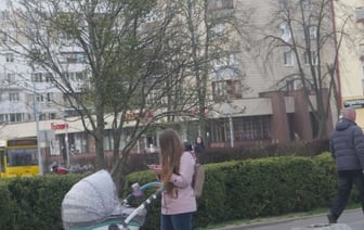 В Минтруда рассказали, куда обращаться за пособием по уходу за ребенком до 3 лет