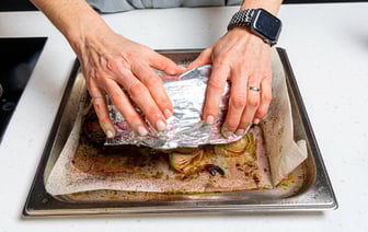 Какой стороной заворачивать еду в фольгу при готовке? Вот что ответили её производители — Полезно