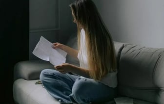 Вернулась в Минск за визой и попала за решетку. История одной заключенной