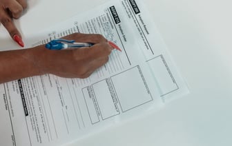 По запросу беларуских силовиков Интерпол задерживал основателя клиники «Новое зрение»; суд отпустил его домой