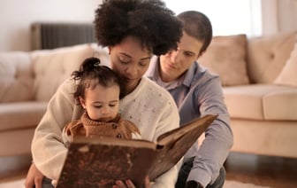 Минобразования пояснило при каких условиях можно выложить в сеть любительское фото или видео с детских утренников