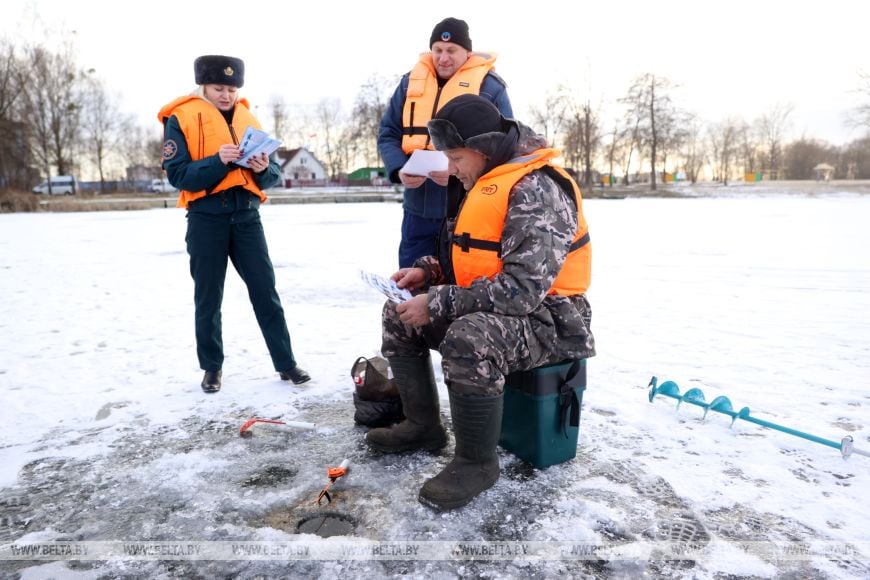 В Бресте провели учение по спасению провалившихся под лед