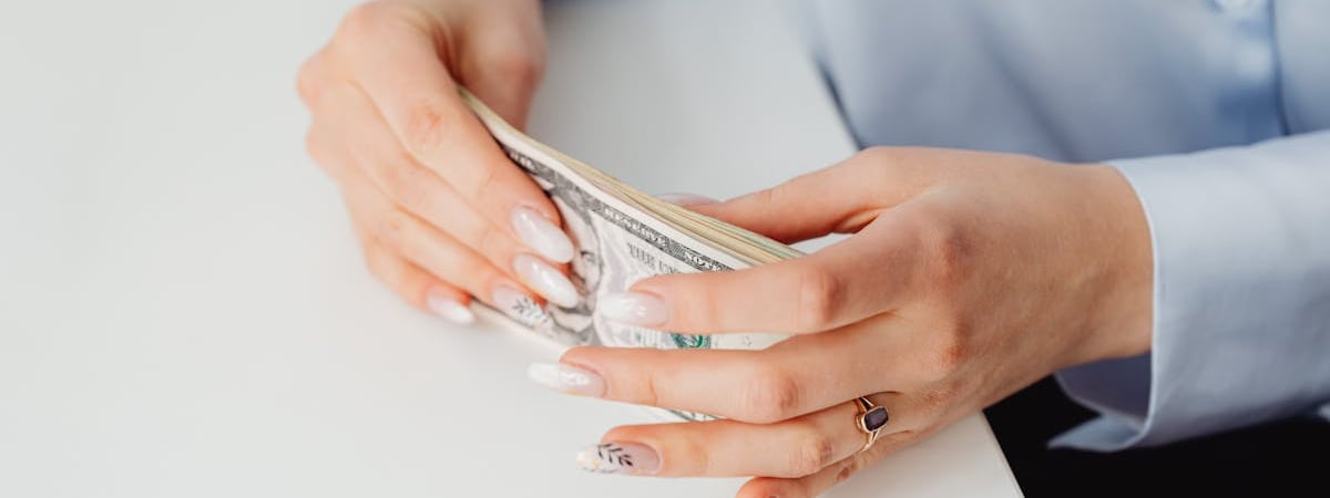 Средняя зарплата в Беларуси в сентябре снизилась на 27,3 рубля