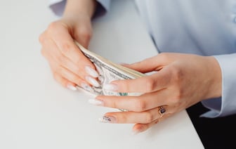 Средняя зарплата в Беларуси в сентябре снизилась на 27,3 рубля