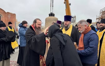 В Гродно возле строящегося храма освятили колокол – он самый большой в Гродно