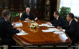 «Надо будет прыгать» — Лукашенко назвал свое главное предвыборное обещание. За какое «высасывание» упрекнул главу Минска?