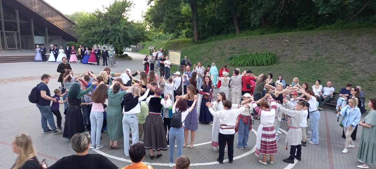 В Бресте устроили бои ММА по-средневековому