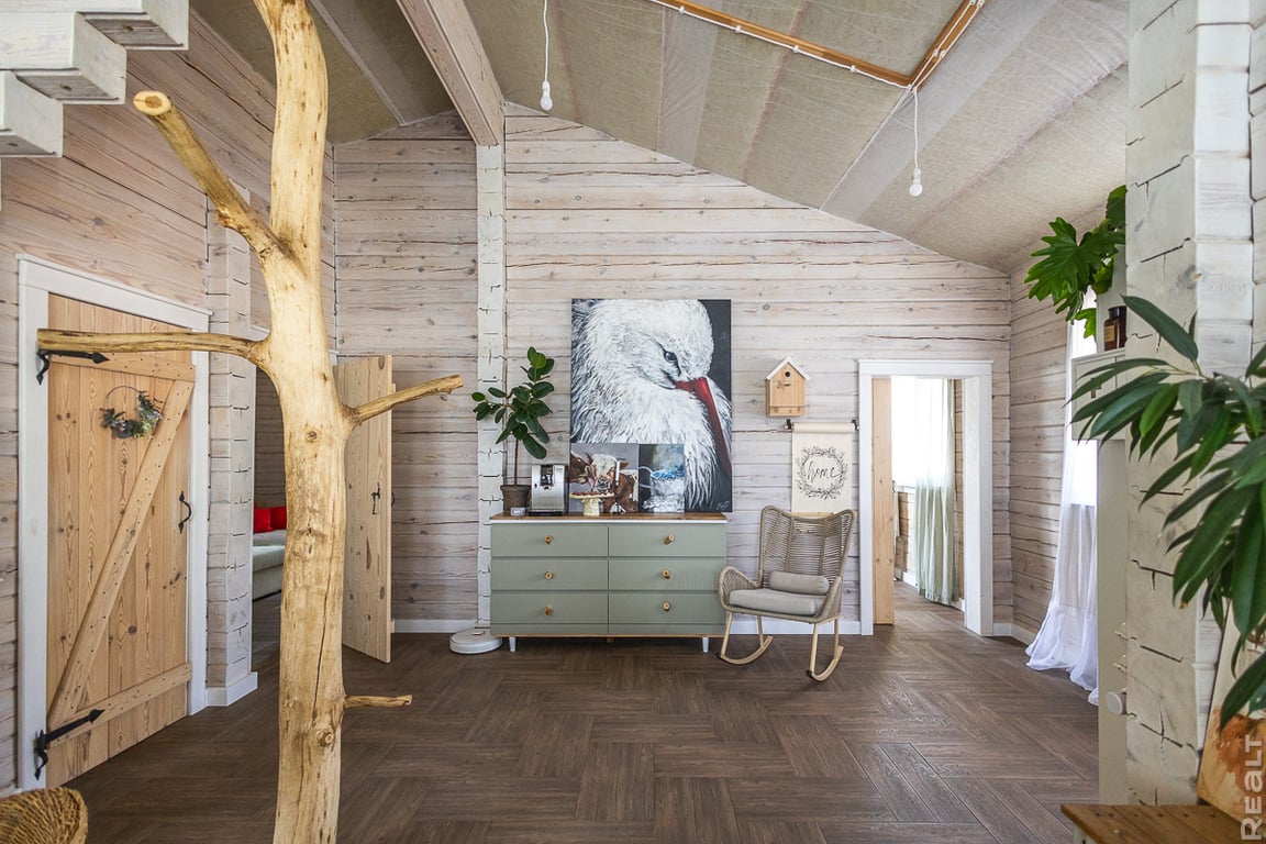 Молодая семья построила уютный дом из старого сруба. Побывали у них в гостях