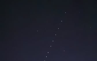 А вы видели? Спутники Илона Маска были замечены в небе над Брестом